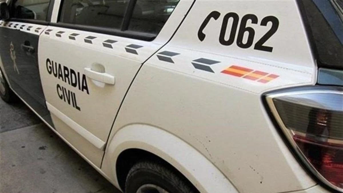Recibe una llamada, baja a la calle y muere de una puñalada en el corazón: ¿por qué sus zapatos y móvil aparecieron en la azotea de su edificio en Mallorca?