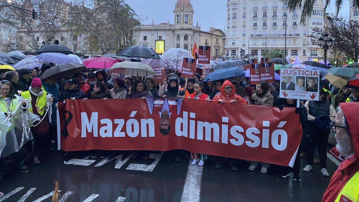 Cuarta manifestación en València para pedir la dimisión de Carlos Mazón por la dana