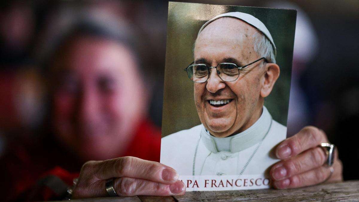 La salud del papa Francisco sigue mejorando y ya no necesita ventilación mecánica por las noches