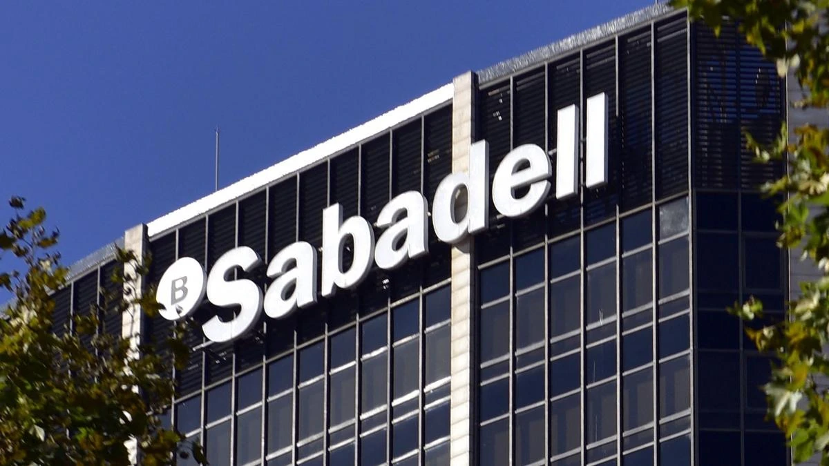 Un caballero blanco es una de las pocas bazas de defensa del banco catalán