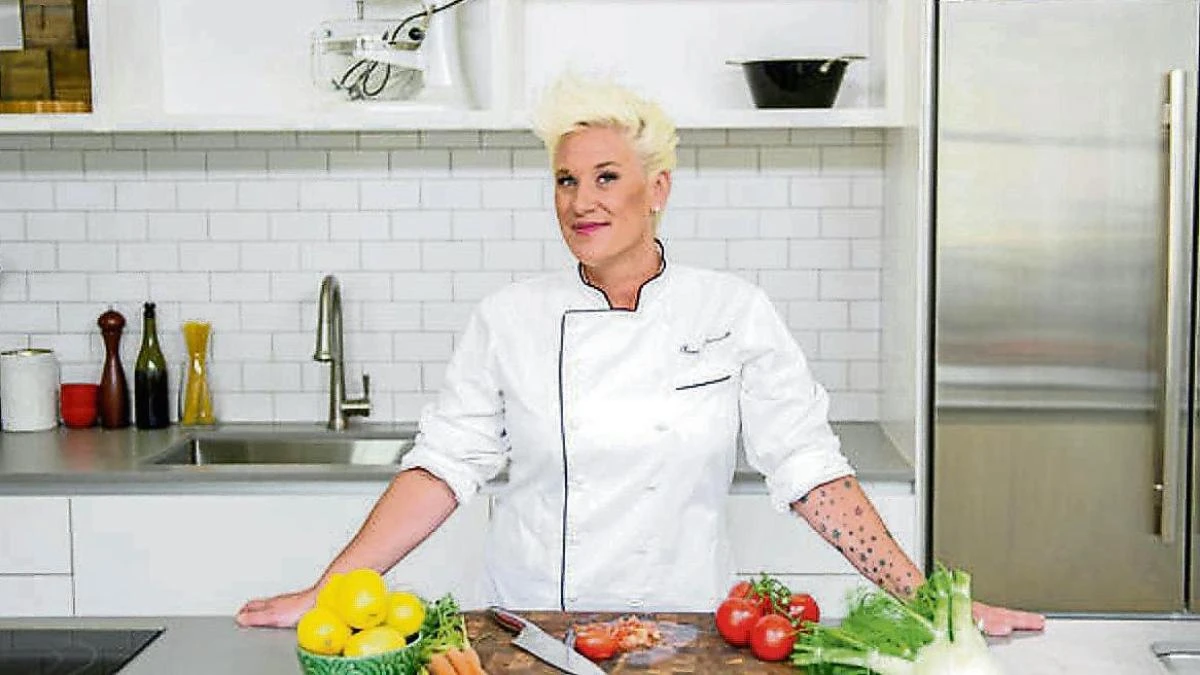 La conocida chef televisiva Anne Burrell muere de manera inesperada a los 55 años: “Inspiradora para todas las mujeres del país”