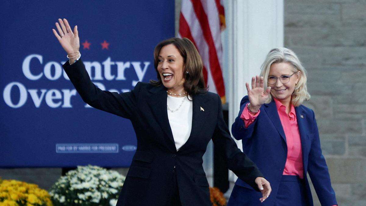 Kamala Harris invoca el patriotismo de los moderados y suma a la republicana Liz Cheney a su campaña