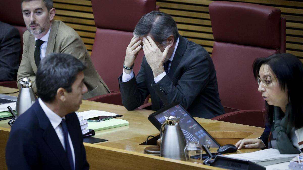 Los partidos lamentan la bronca de Les Corts Valencianes pero no cesan en sus reproches