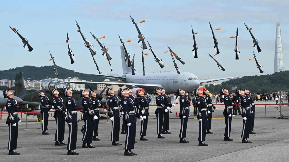 La exhibición aeroespacial y de defensa en Seúl entre otras imágenes del dia