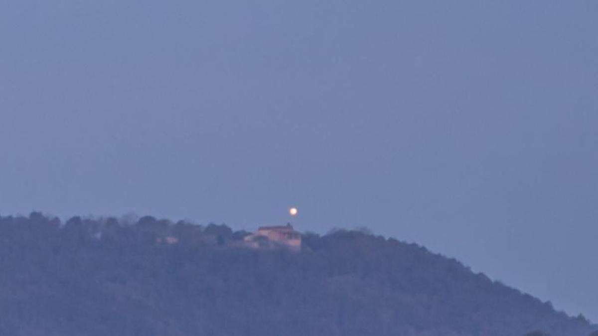 Mira cómo se pone la estrella del alba en Santa Llúcia de Sobremunt