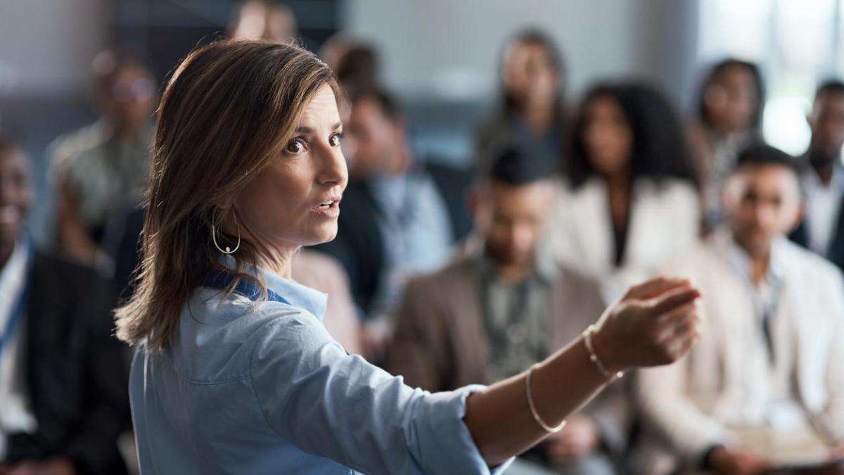 Romper el techo de cristal: cómo ser una mujer y dirigir un equipo