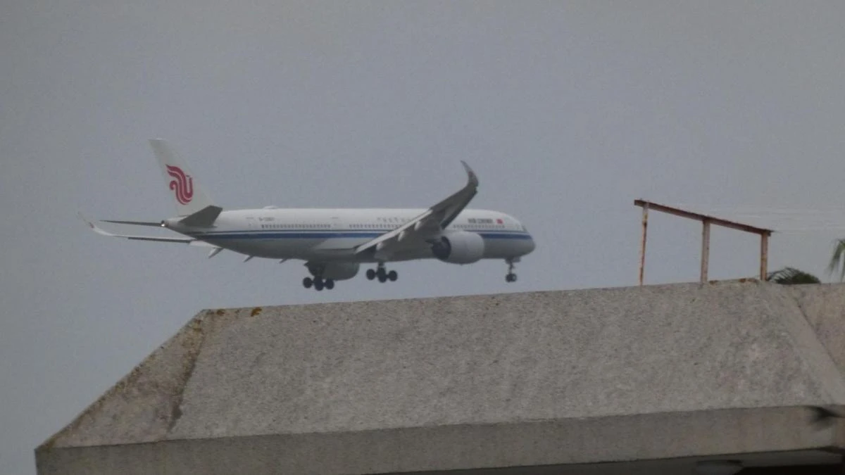 ¿Un avión en el tejado de casa?