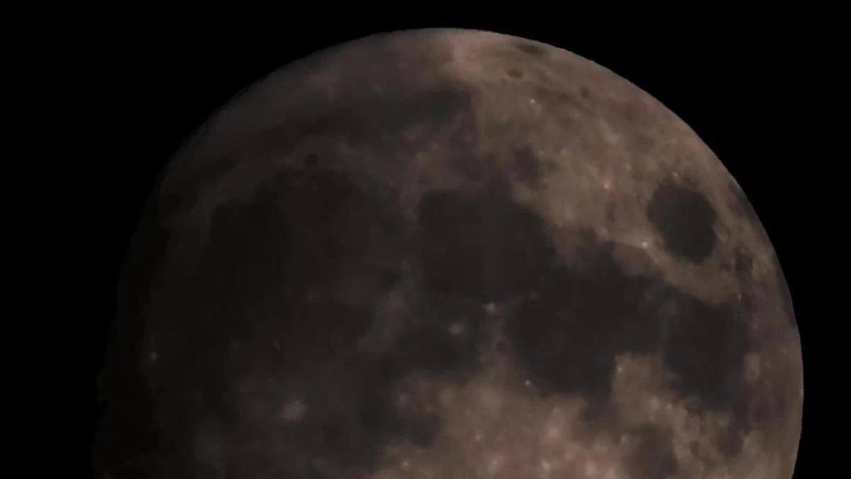 Así aparece y desaparece la luna