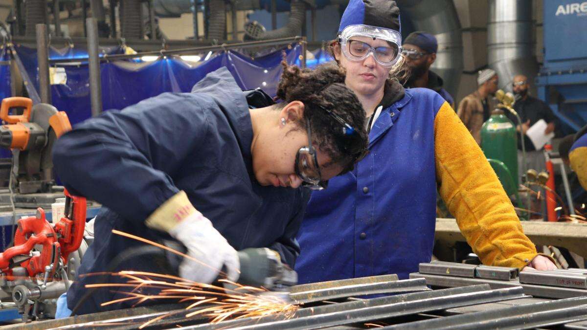 ¿Qué piensan los jóvenes sobre la FP? El 45% cree que tiene más salidas laborales que la universidad