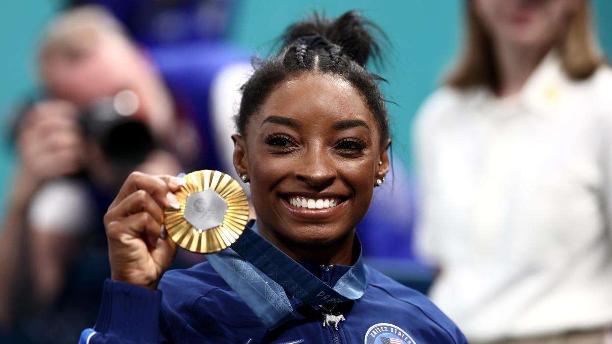 El regalo que se ha llevado Simone Biles de París para celebrar sus medallas