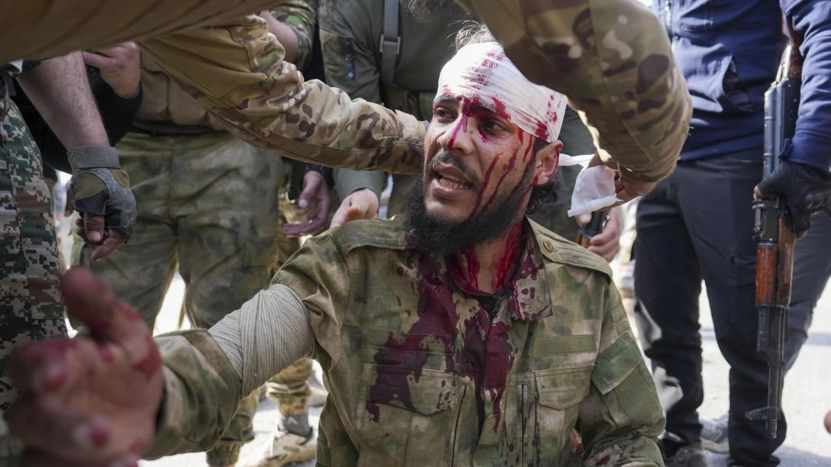 “Masacran a familias enteras”: un centenar de muertos por el asalto de HTS en Siria