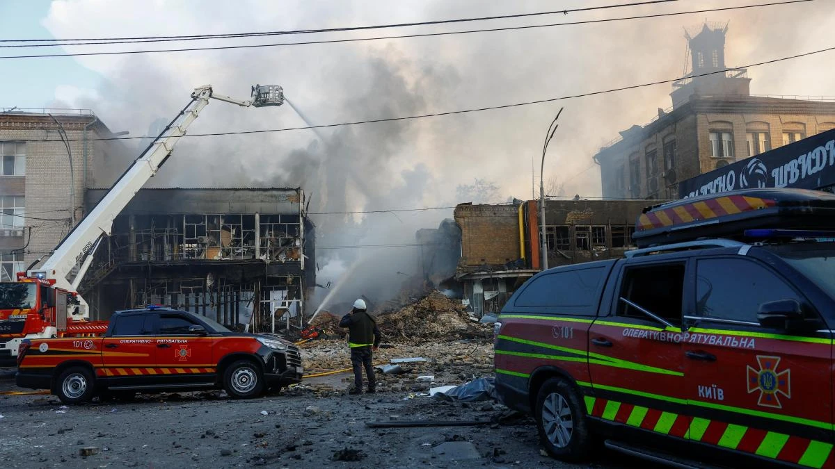 Rusia somete a Kyiv a un intenso ataque tras advertir de represalias por la operación “Telaraña”