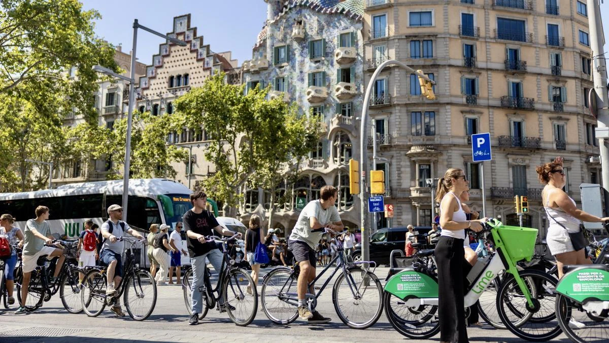 Catalunya suma ya un trimestre con menos llegadas de turistas