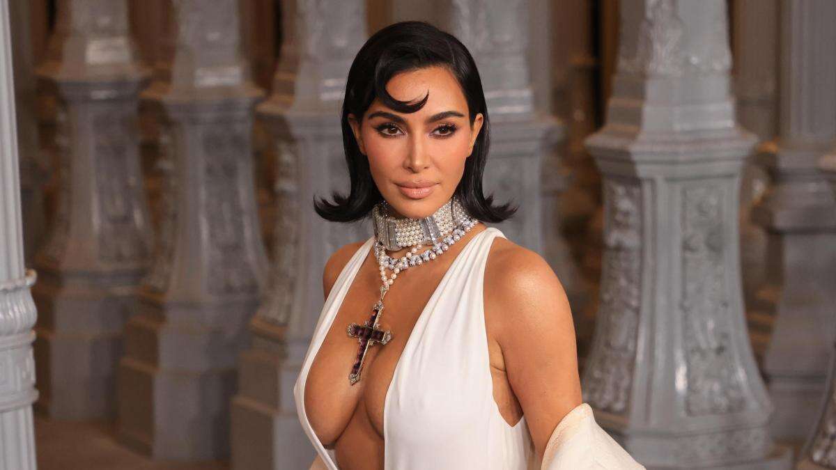 Kim Kardashian se pone el histórico colgante de la princesa Diana en la gala Art+Film del LACMA