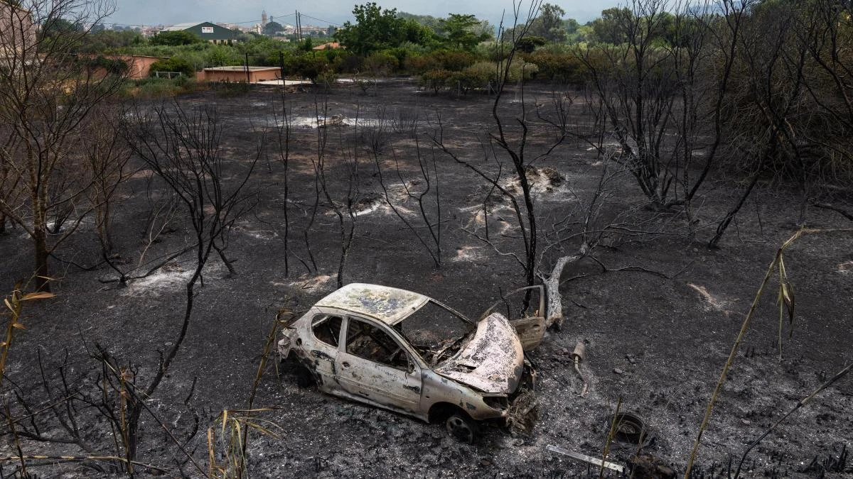 Los bomberos logran estabilizar las dos zonas que faltaban del incendio en Tarragona