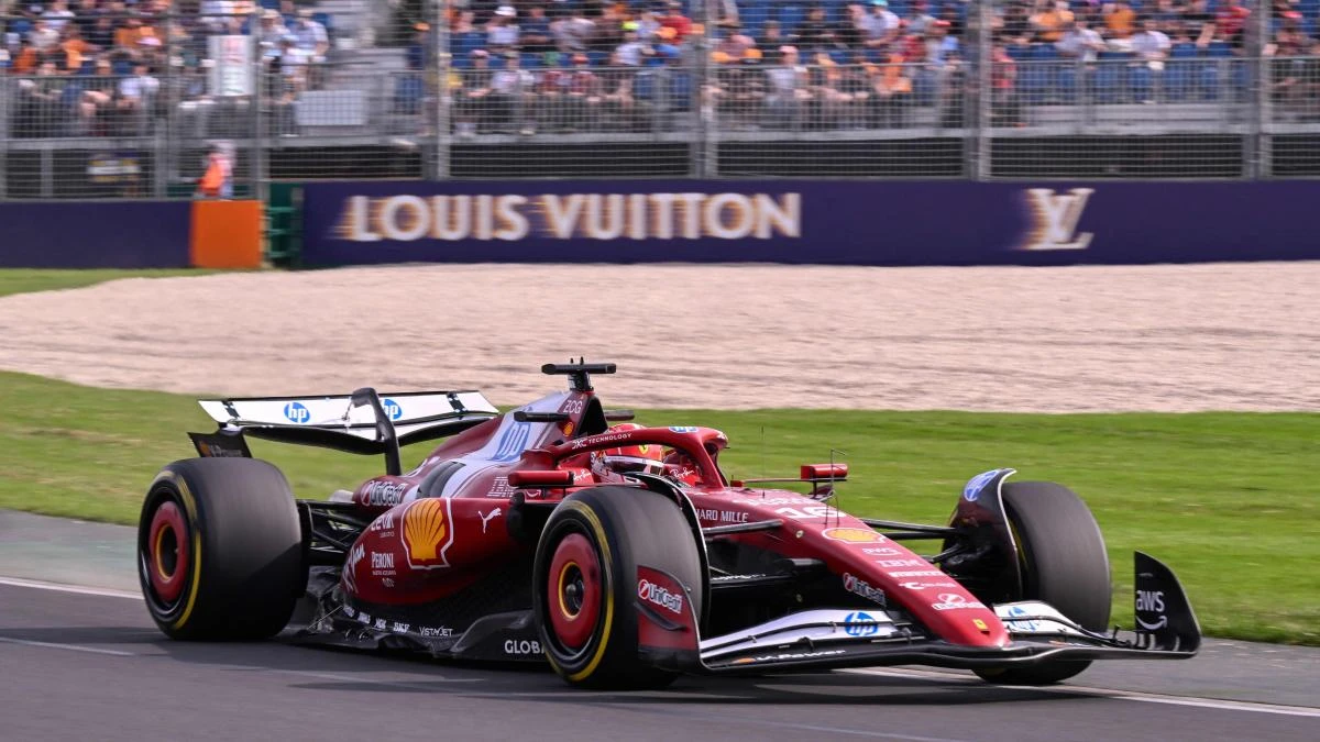 Leclerc domina los libres por delante de McLaren; Sainz y Alonso, lejos de los mejores