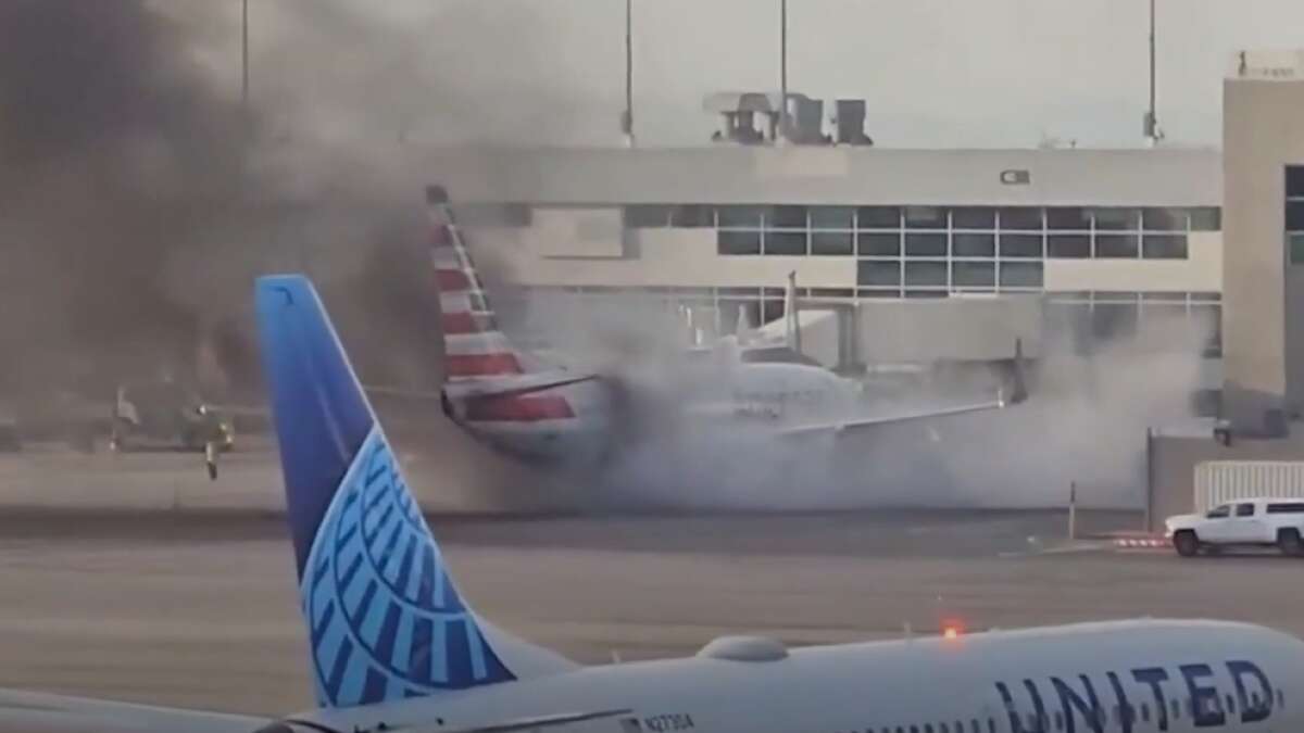 Se incendia un avión tras aterrizar en el aeropuerto de Denver y los pasajeros escapan entre las llamas