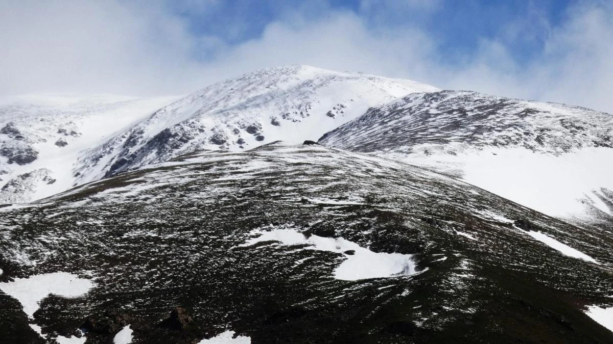 Nieve, hielo y viento en el Pirineo