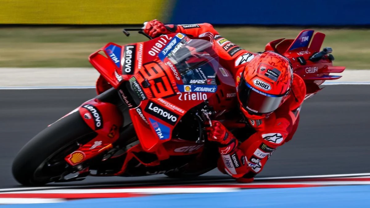 Marc Márquez estrena la 'pole' y el récord de pista de Balatonring; Bagnaia, 14.º
