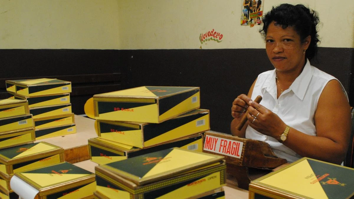 China deja a los estancos españoles sin habanos