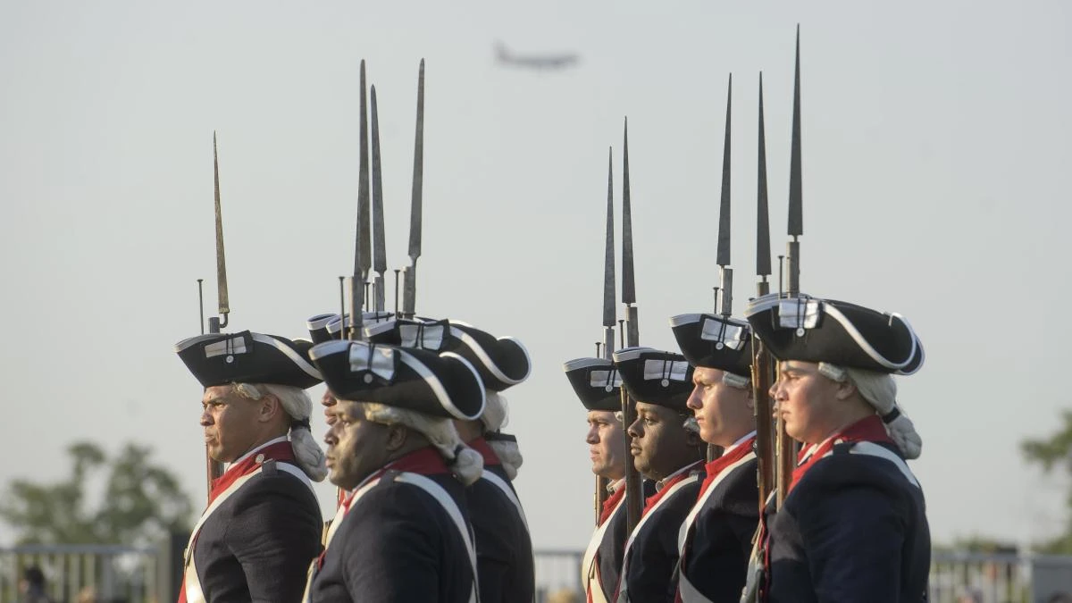 Trump obliga al ejército a celebrar su cumpleaños con un desfile militar en Washington