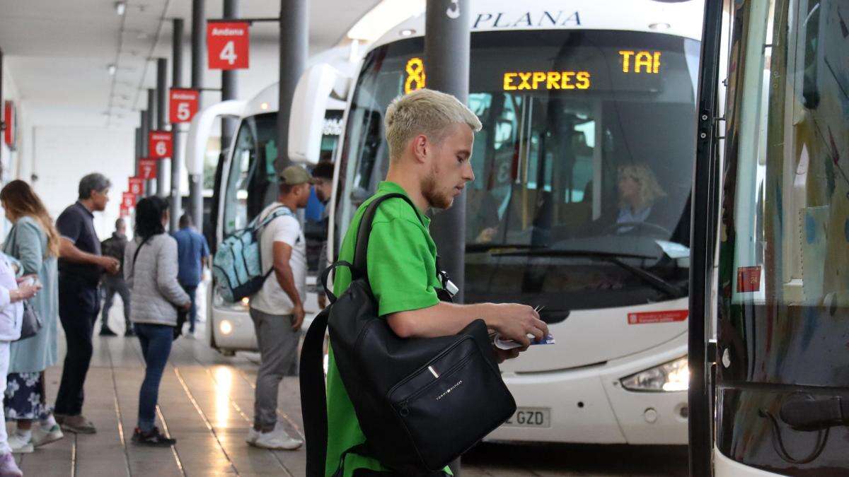 La falta de acuerdo mantiene la huelga de transporte de viajeros por carretera: ¿qué piden y cuánto durará?