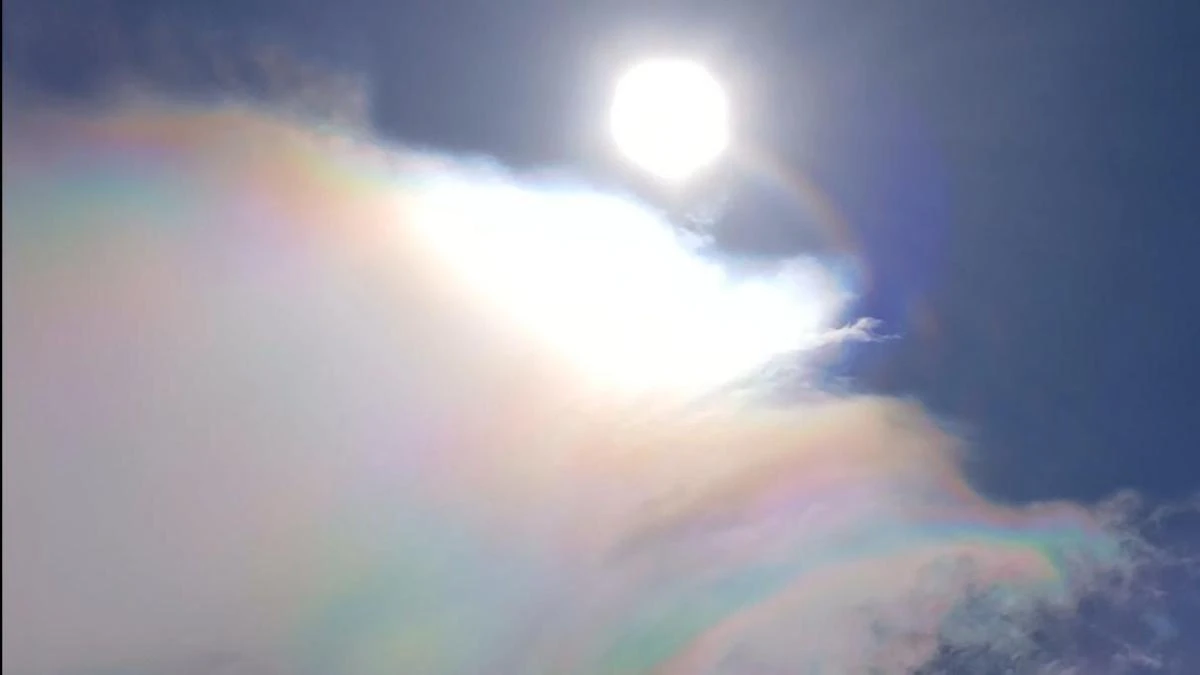 Iridiscencia en el cielo de Gavà
