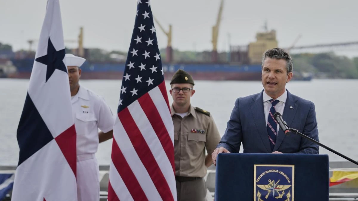 El jefe del Pentágono anuncia desde Panamá que ampliará la presencia militar en el canal
