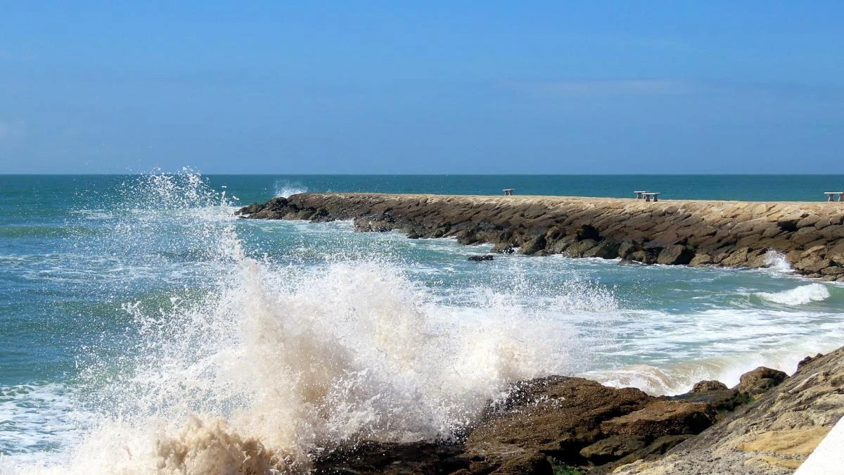 Rompiendo las olas en Rota