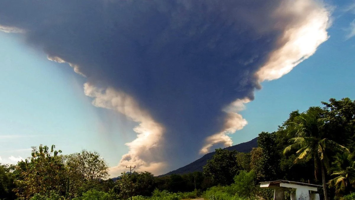 Indonesia reactiva la alerta máxima por una nueva erupción del volcán Lewotobi Laki-Laki