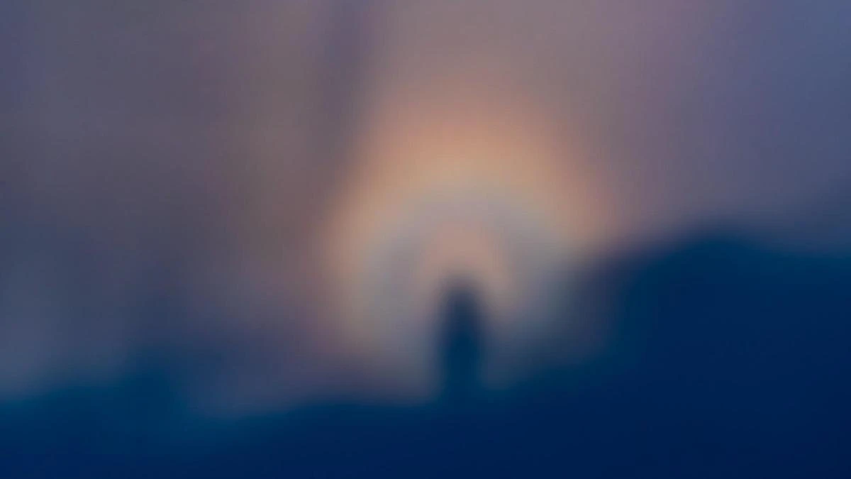 Olas de niebla y espectro de Brocken
