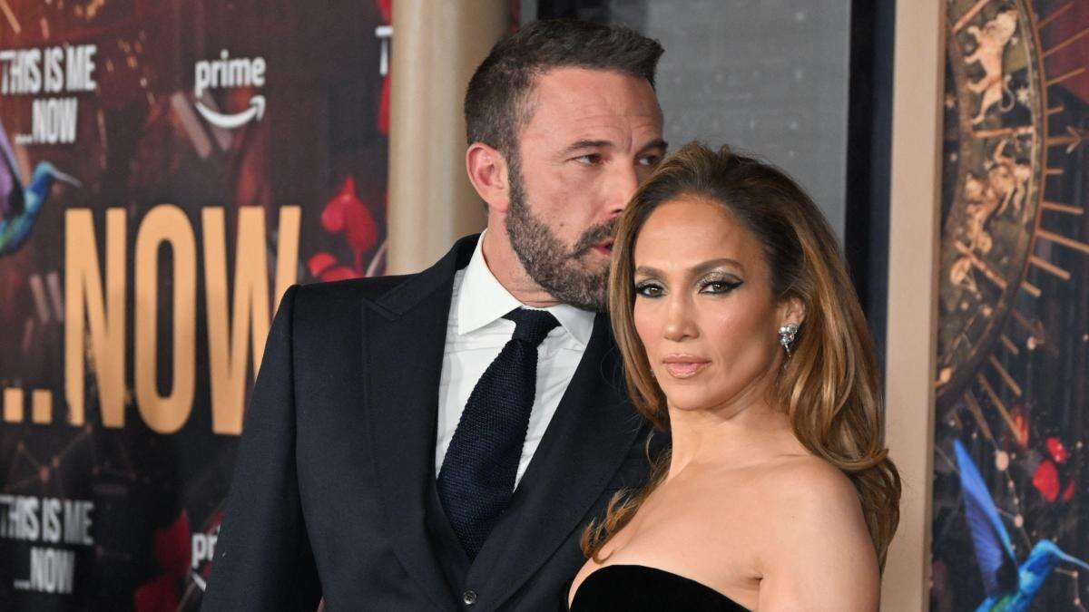 Ben Affleck muestra cómo guarda en su móvil el contacto de Jennifer López y todos se preguntan lo mismo