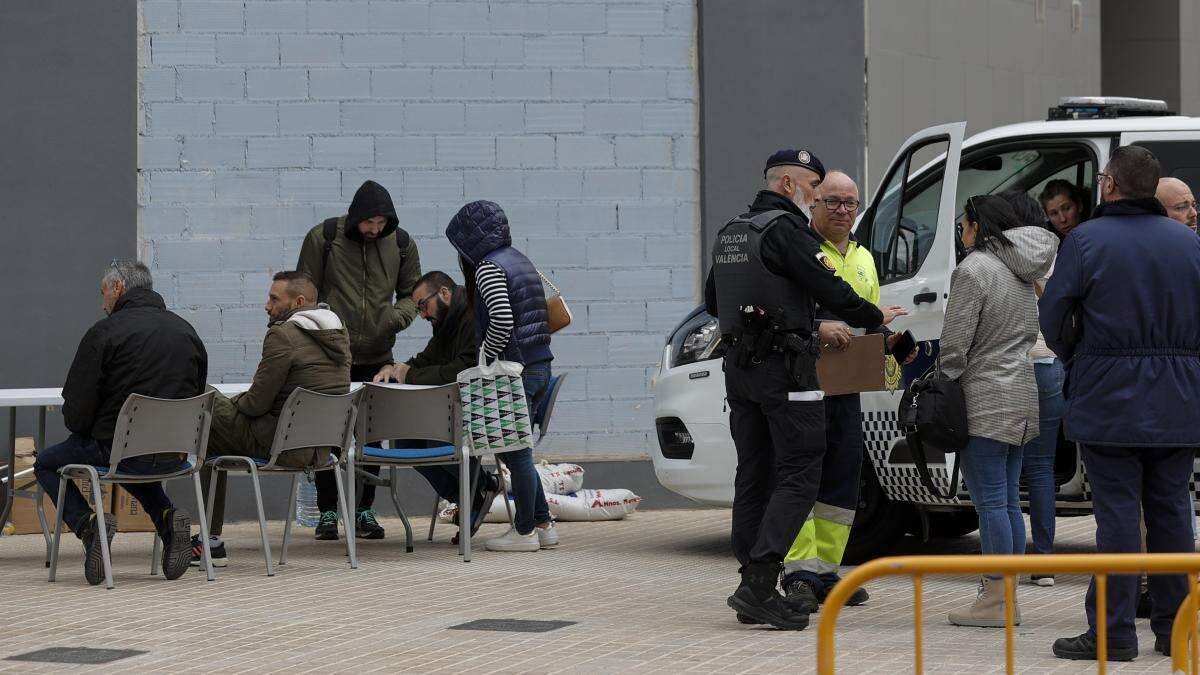 Viajes gratis en Renfe y trámites rápidos para expedir el DNI para los afectados del incendio