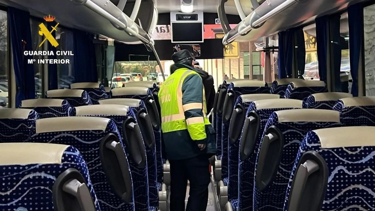 Un grupo de alumnos encuentra un cadáver al subir al autobús escolar en Mungia