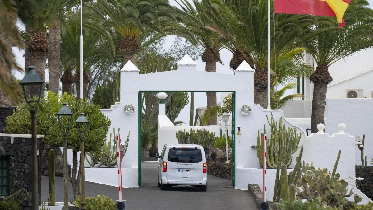 Pedro Sánchez llega a Lanzarote para veranear con su familia
