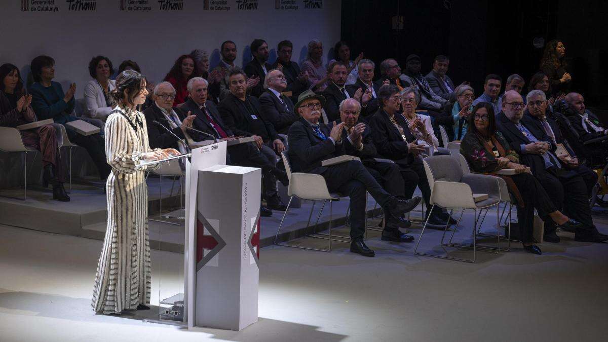 Aitana Bonmatí reivindica el catalán en la entrega de las Creus de Sant Jordi