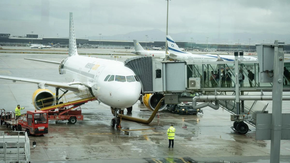 Apunta a un avión con un puntero láser en Mallorca y ahora se enfrenta a una multa de 600.000 euros