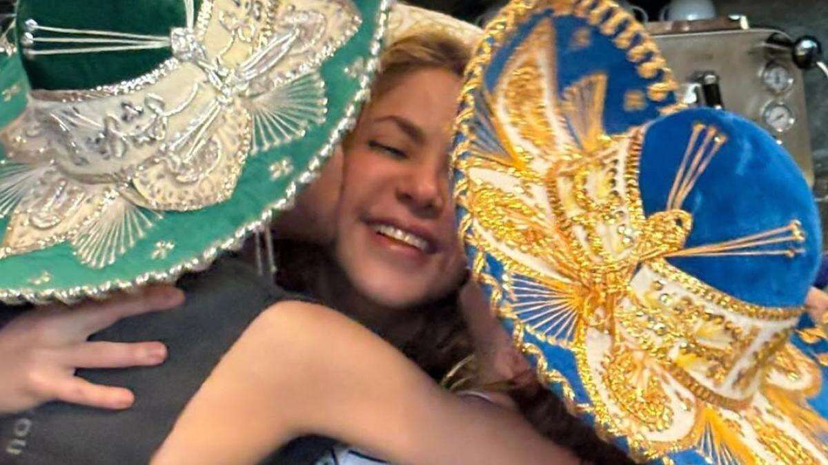 Shakira celebra su cumpleaños con sus hijos antes de su actuación en los Grammy