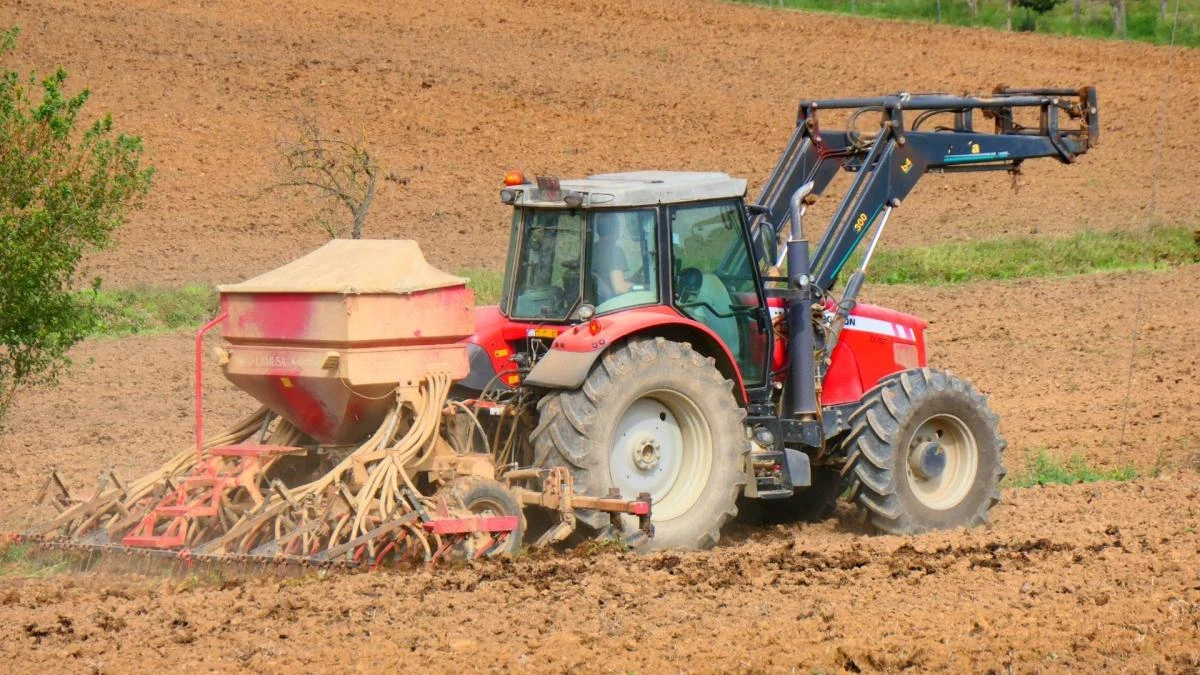 Los tractores, jornaleros incansables
