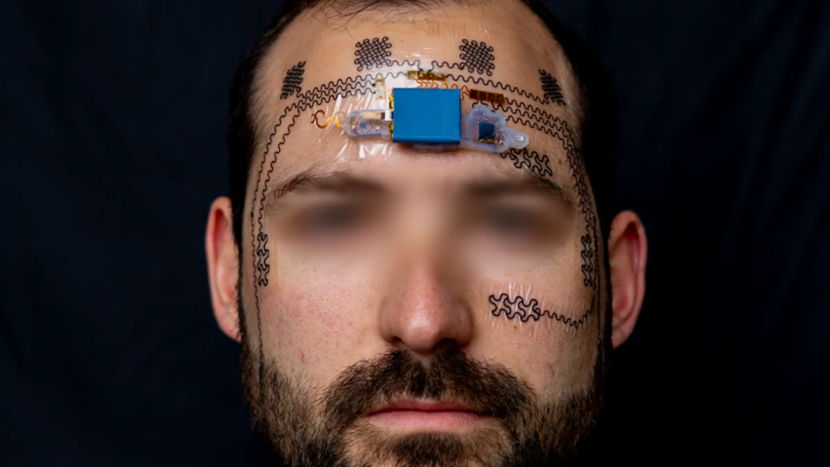 Un tatuaje electrónico en la frente permite medir el esfuerzo mental en tiempo real