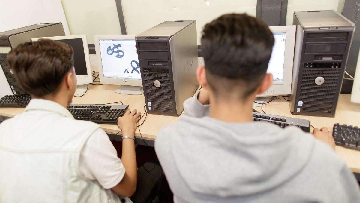 Alumnos de informática y latín sin clase por falta de profesores sustitutos