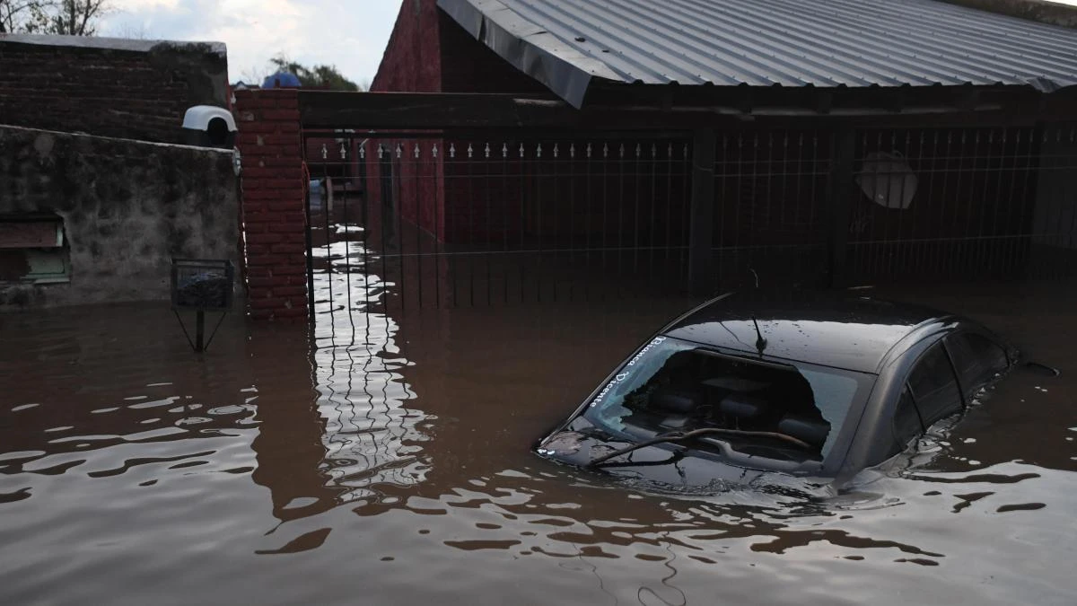 Tres mil personas evacuadas y tres desaparecidas en las inundaciones de Argentina