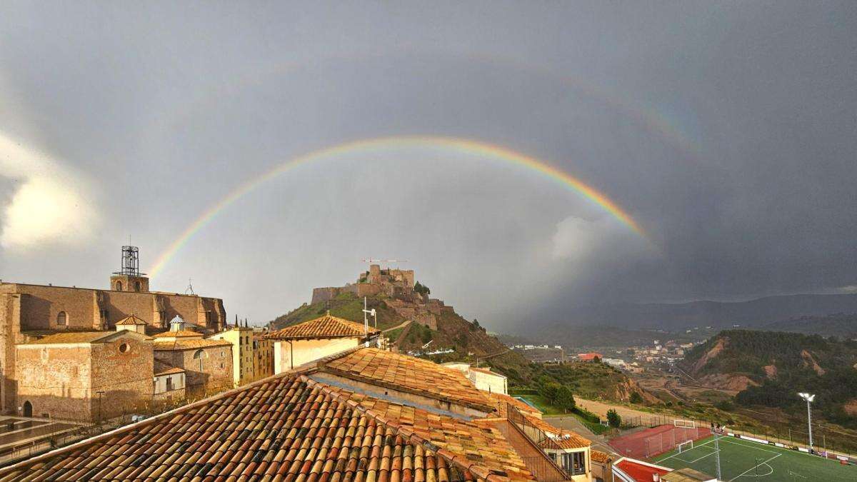 Marco arco iris para el castillo de Cardona