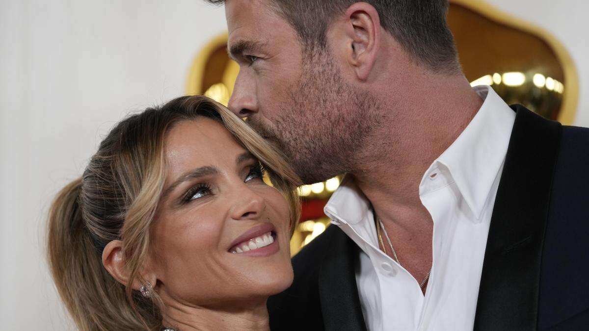 La divertida broma de Chris Hemsworth a Elsa Pataky en los Oscar que demuestra que están más enamorados que nunca