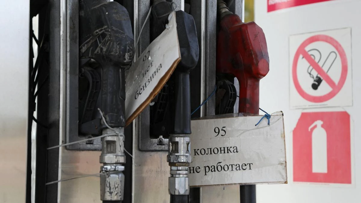 Escasez de gasolina en Rusia tras los ataques ucranianos a sus refinerías