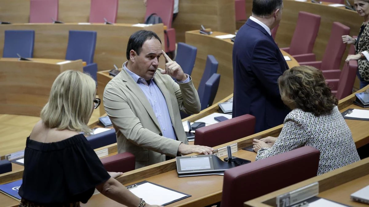 Lengua e inmigración, las batallas de PP y Vox para salir del bucle de la dana