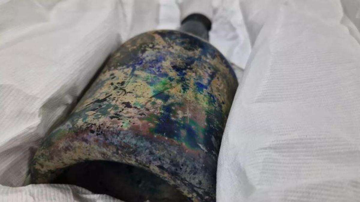 La ‘botella de bruja’ de hace 200 años hallada en Inglaterra y que estaba llena de orina humana