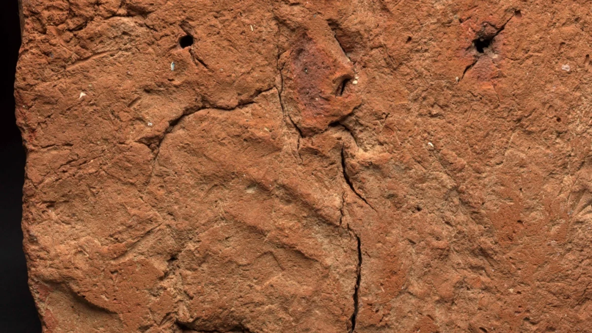La casa del alma hecha hace 4.000 años en el Antiguo Egipto y que ha conservado una rara huella de una mano humana completa