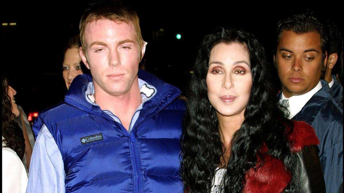 Cher y su hijo pausan la batalla legal