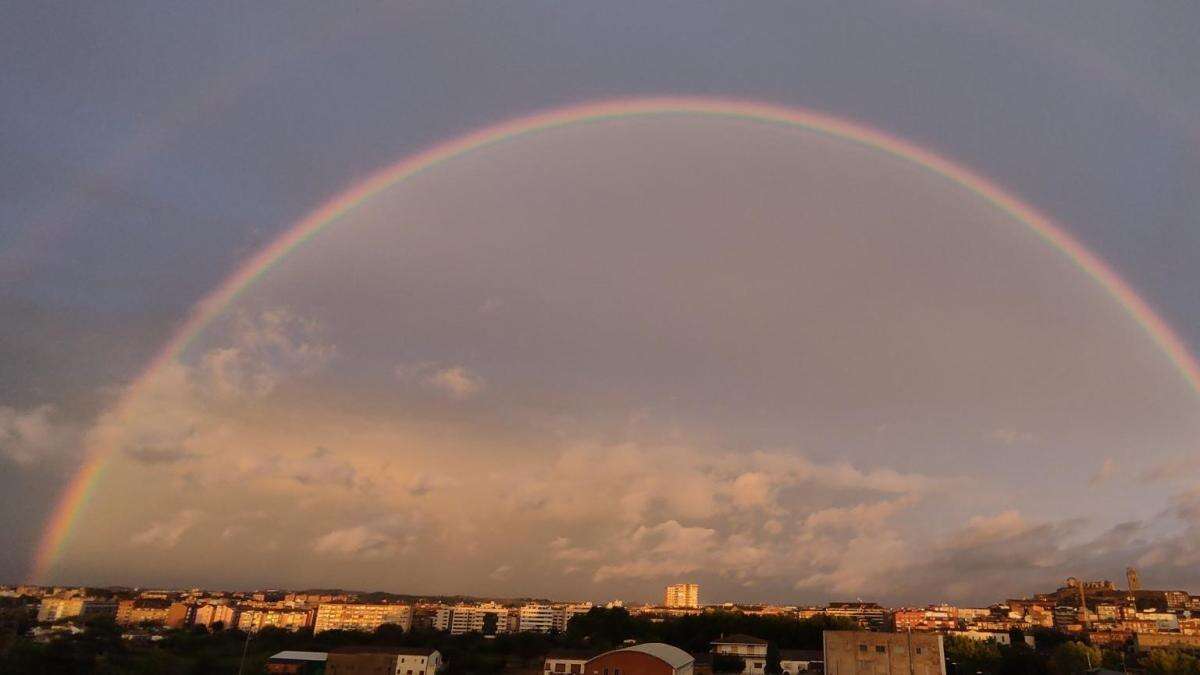 El arco iris y la niebla, el último rastro de la lluvia